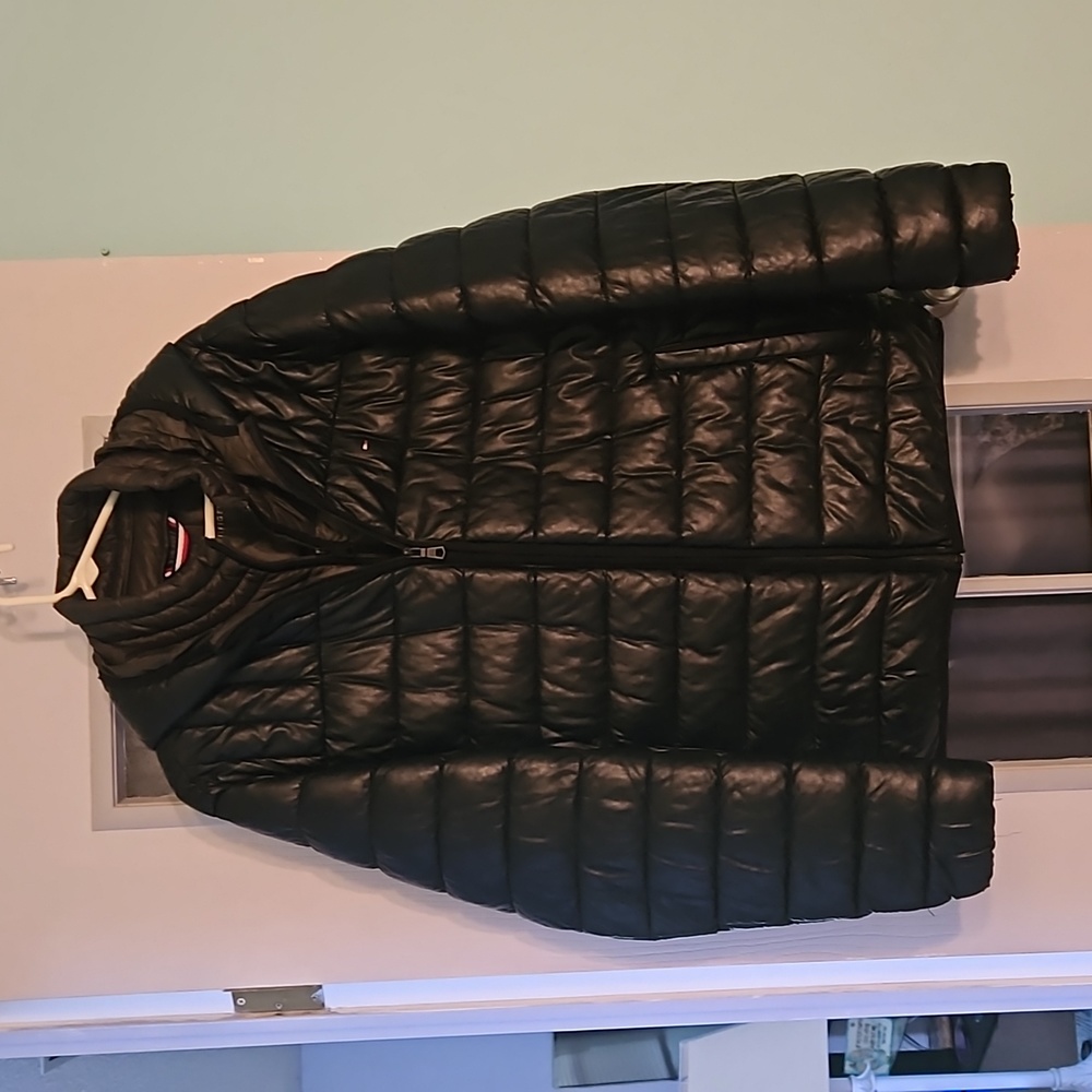 Mens XL Tommy Hilfiger black puffer jacket